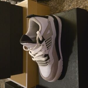 Jordan retro 4 toddler size 9
